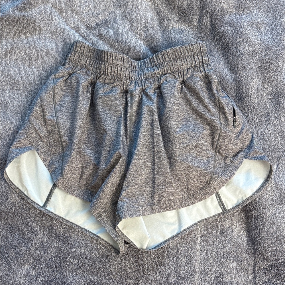 Lululemon track that 3” short heathered gray size 4